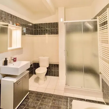 شقة Svuj Vlastni Soukromy Raj-najem Apartmanu V Beroune! بيرون