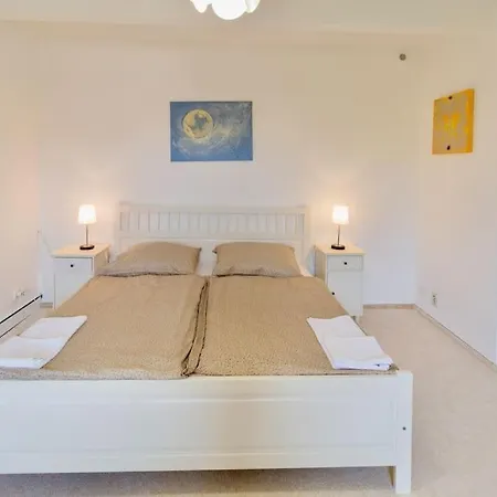 Svuj Vlastni Soukromy Raj-najem Apartmanu V Beroune! شقة
